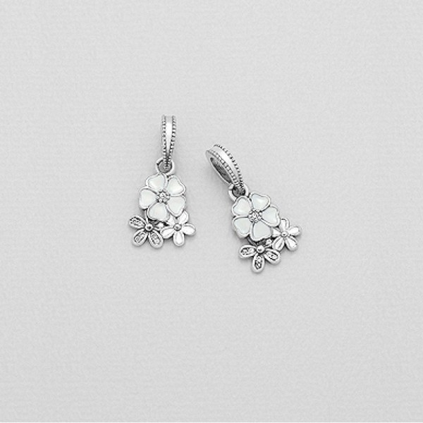 Srebrni  obesek bele rožice