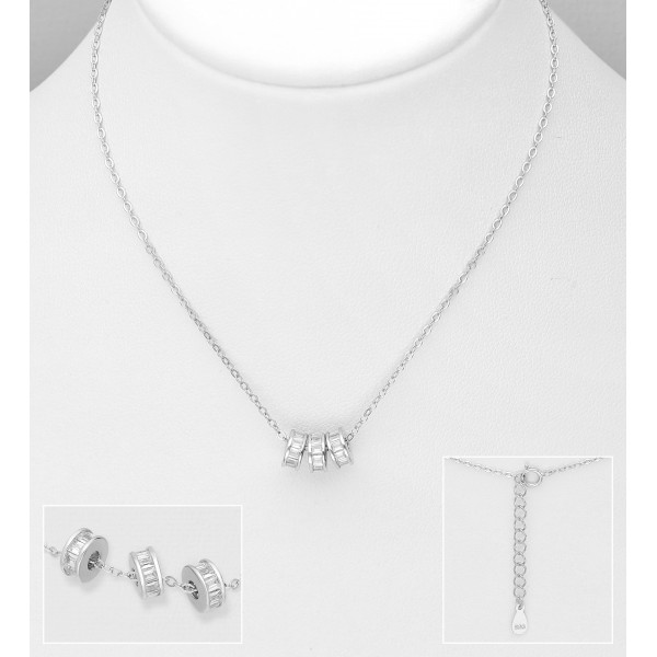 Srebrna ogrlica s tremi obeski okrašenimi s cirkoniji