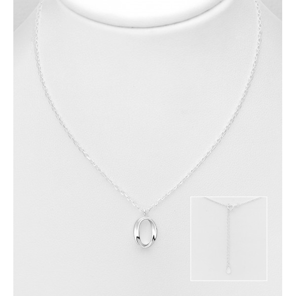 Srebrna ogrlica z obeskom ovalne oblike
