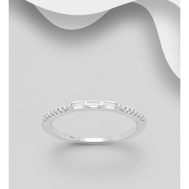 Srebrni prstan okrašen s cirkoniji